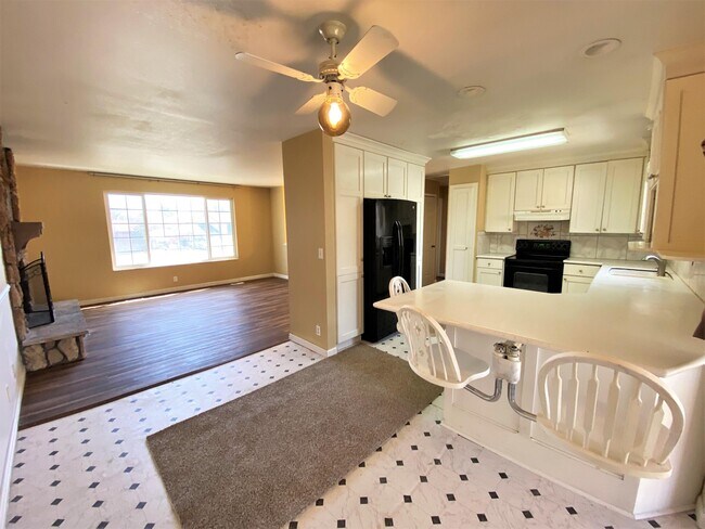Building Photo - 6146 Misty Way