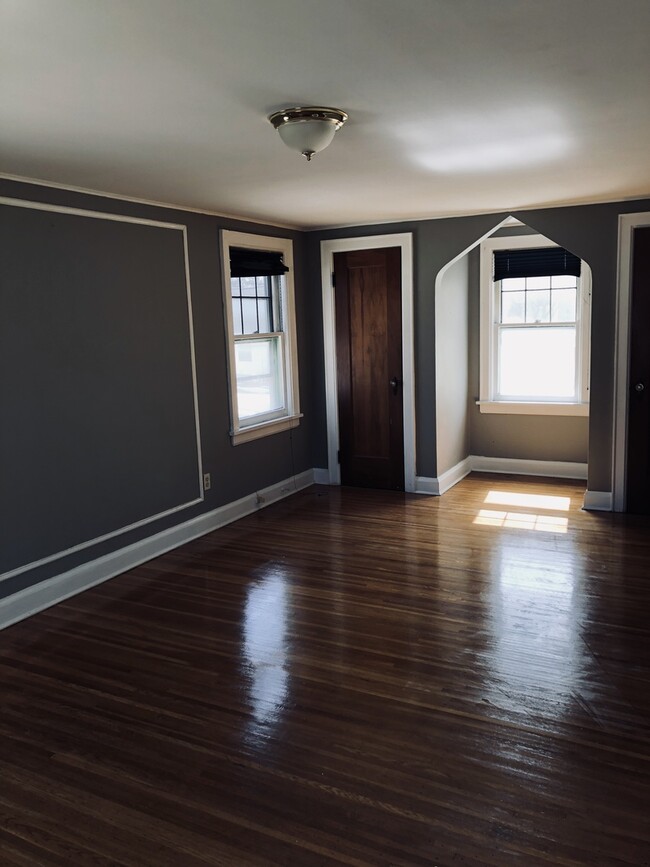 Building Photo - 4 bedroom with finished attic in North Win...