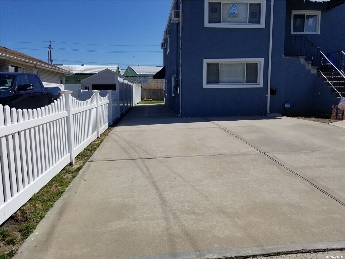 85 Quebec Rd, Island Park, NY 11558 Room for Rent in Island Park, NY