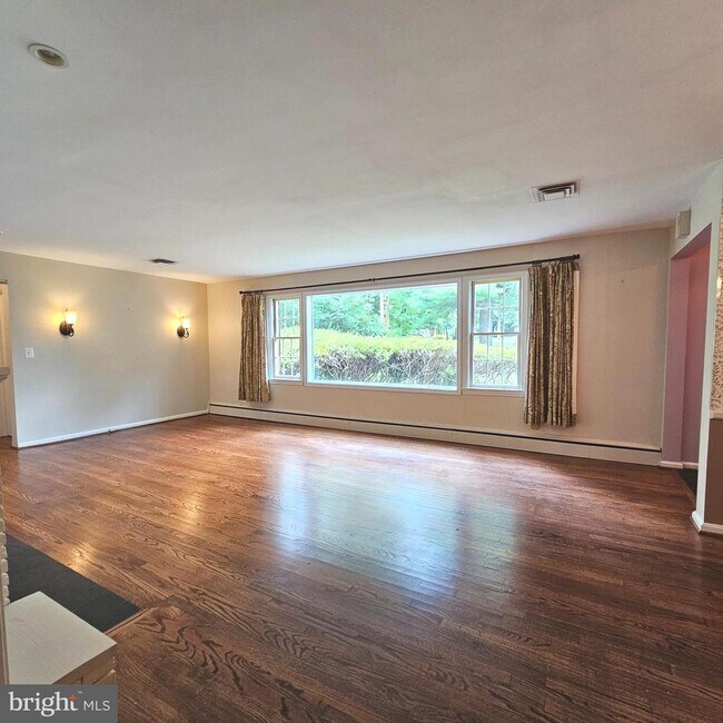 Foto del edificio - 6431 Overhill Rd