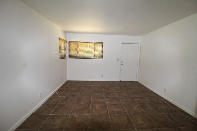 Building Photo - 321 N. Encinal Avenue