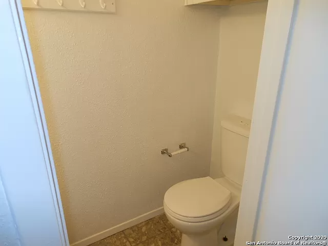 Foto del edificio - 215 Sprucewood Ln