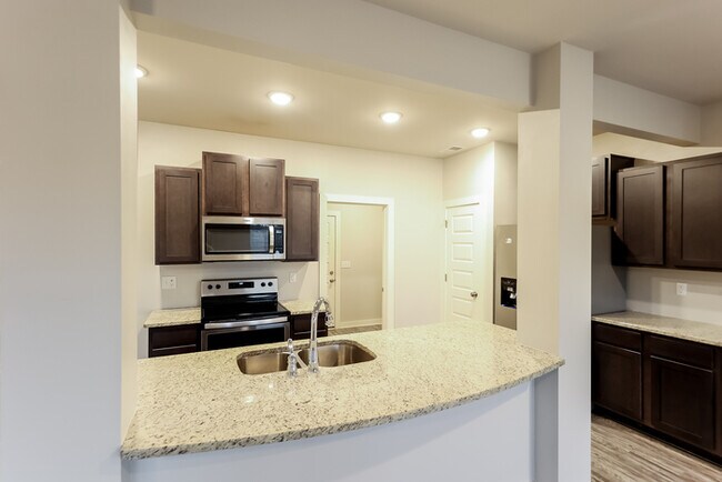 Foto del edificio - 6611 Cotton Crk Rd NW