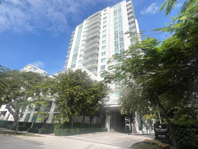 Foto del edificio - 1861 NW South River Dr