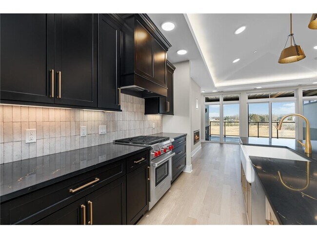 Building Photo - 1 Hill Farm Rd