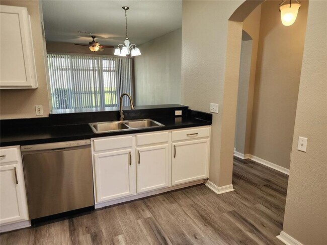 Foto del edificio - 4245 Key Thatch Dr