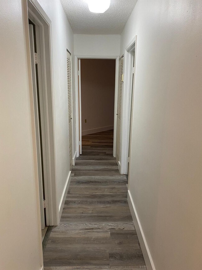 Foto del edificio - 660 W Park Dr