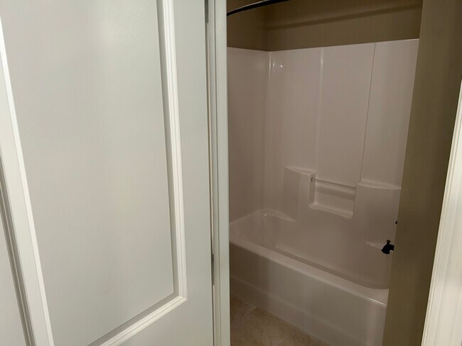 Foto del edificio - 6078 Shawnee Ct