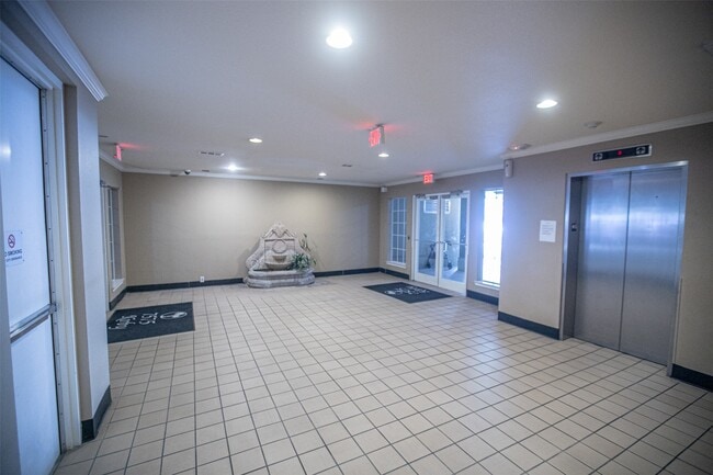 Foto del edificio - 7575 Kirby Dr