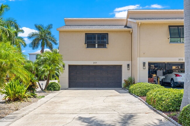 Building Photo - 487 Pinellas Bayway S