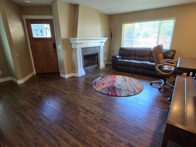 Foto del edificio - 3 bed 2.5 bath  Home for Rent in Grants Pass