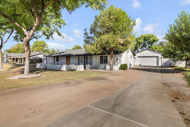 Foto del edificio - GORGEOUS Biltmore home!