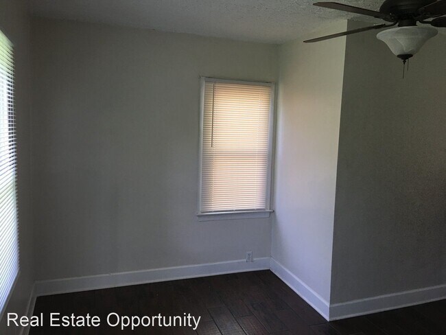 Foto del edificio - 2 br, 1 bath House - 664 Whitethorne Ave