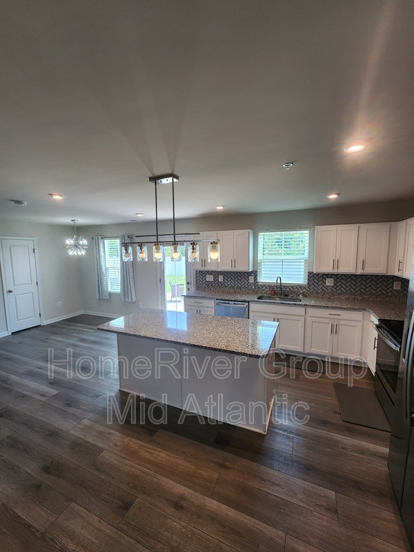 Building Photo - 102 Mariners Wy