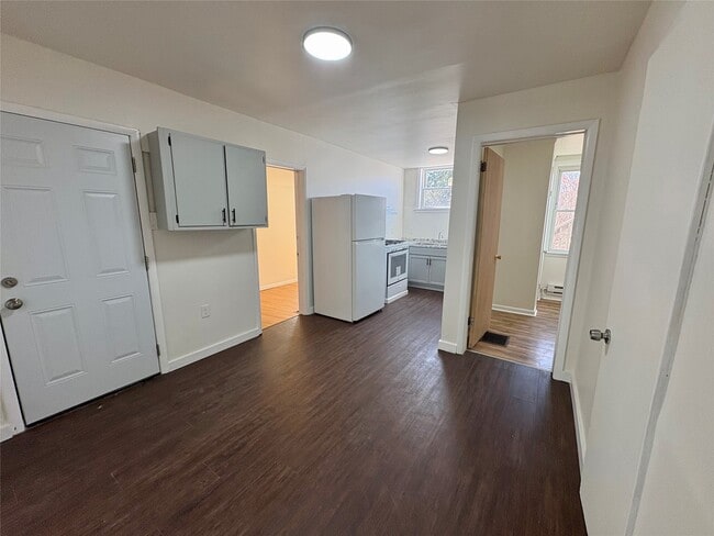 Building Photo - 100 St Charles St