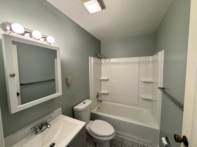 Building Photo - 350 Black Hills Dr