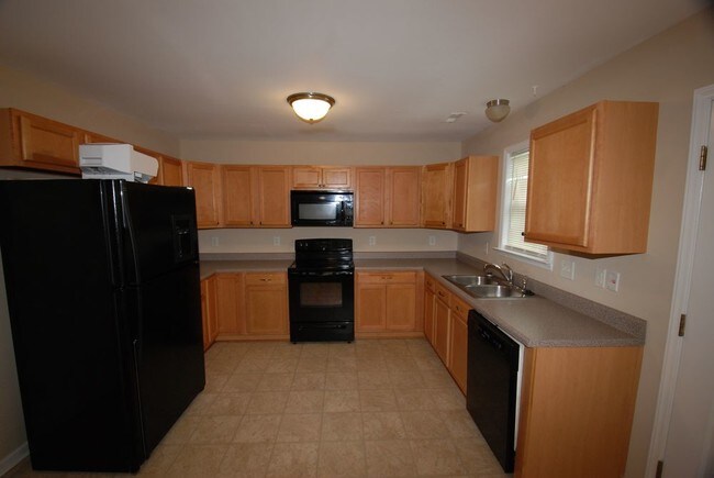 Building Photo - 102 Ginger Cir