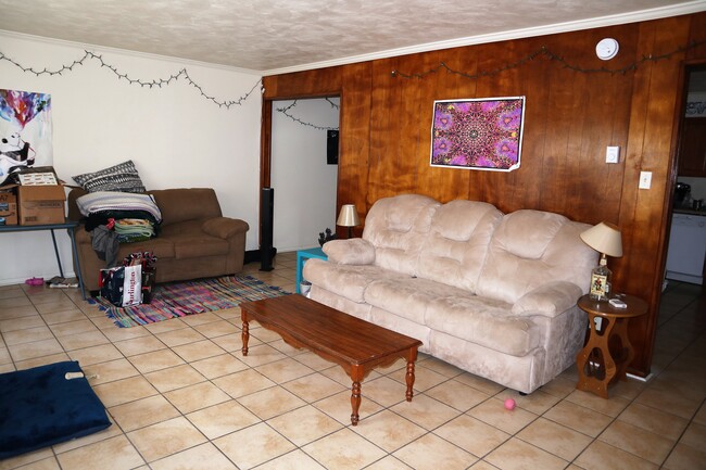 Building Photo - 195 Beazell St