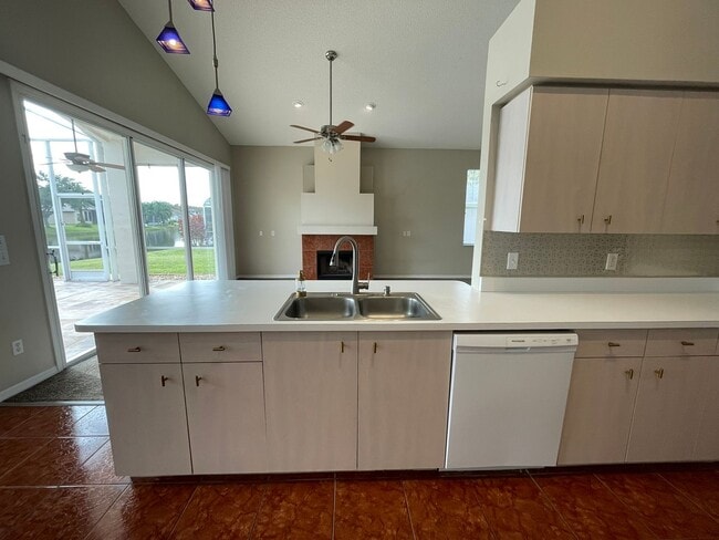 Foto del edificio - 1687 Arash Cir