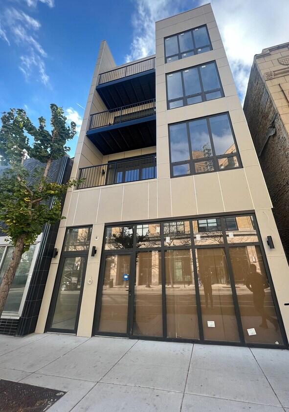 Primary Photo - 3244 N Lincoln Ave