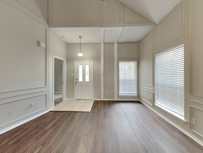 Building Photo - Charming 4bd/2bth Home!