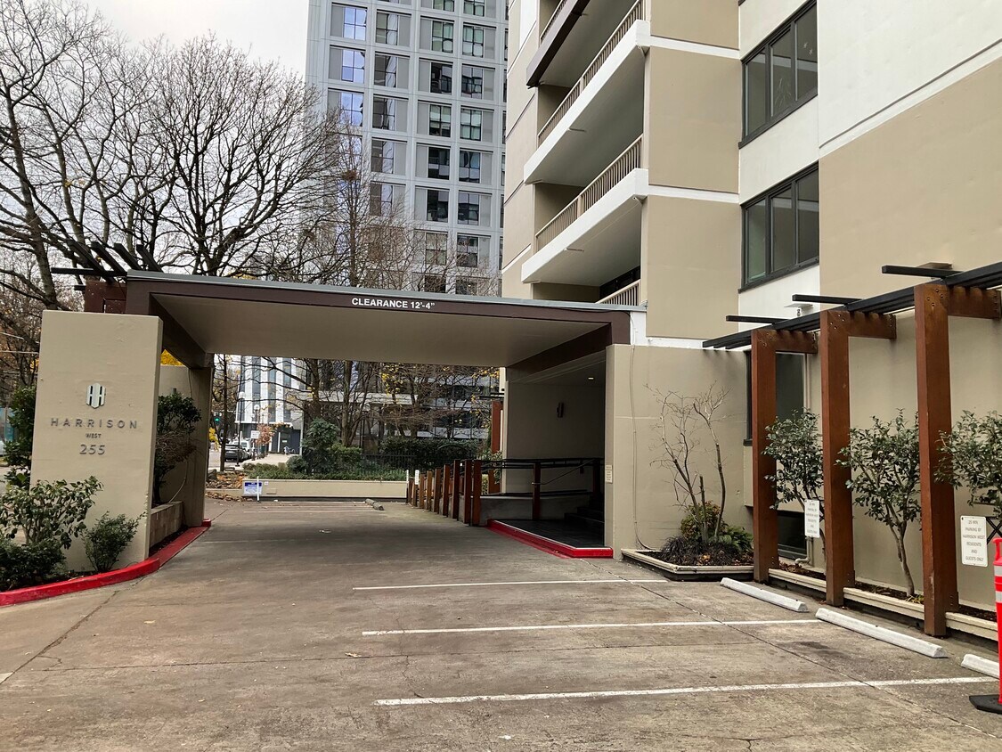 Harrison West entry - 255 SW Harrison St
