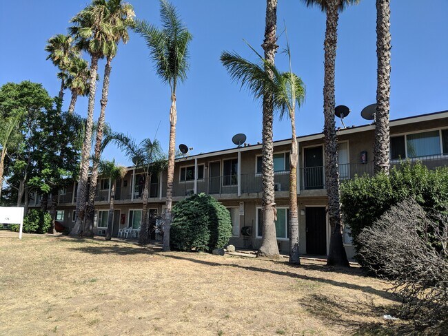 Cascade Palms - 175 E James St