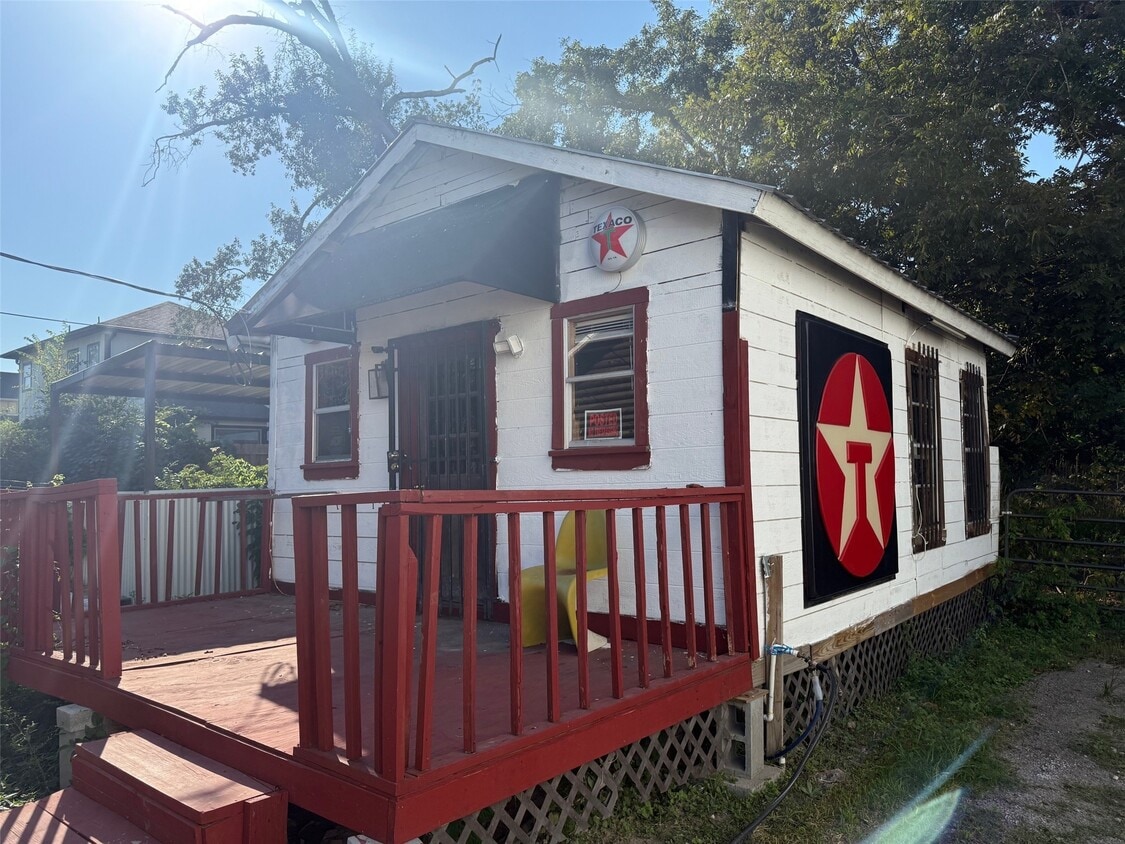 Foto principal - 951 Elkhart St