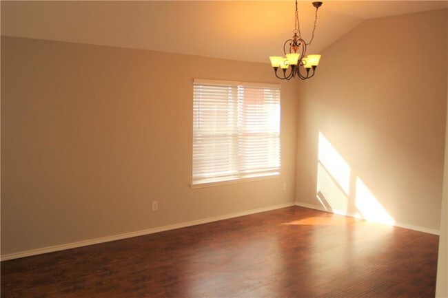 Building Photo - 800 Sequoia Dr