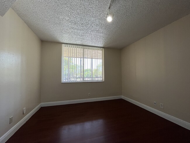 Building Photo - 4015 W McNab Rd