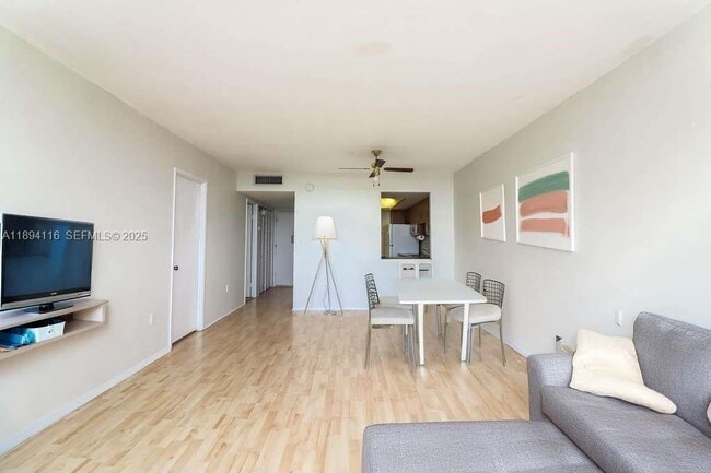 Foto del edificio - 1351 NE Miami Gardens Dr