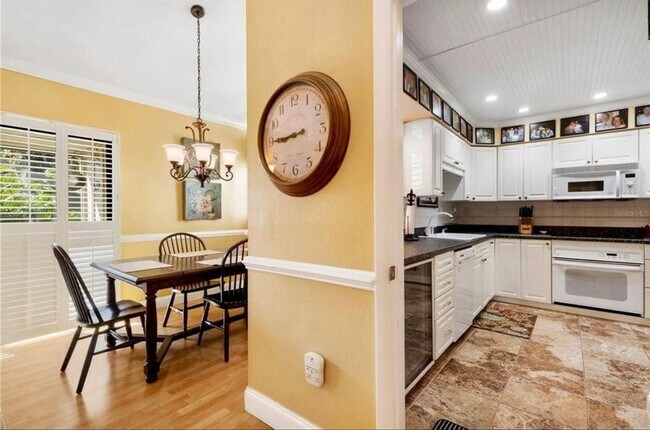 Foto del edificio - Lovely Furnished 2 Bedroom/2 Bath