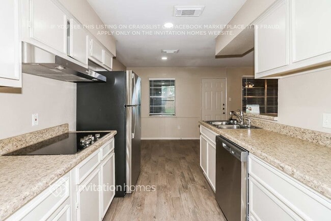 Building Photo - 745 Academy Ln