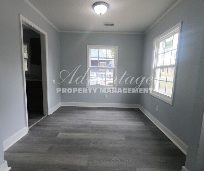 Foto del edificio - Charming 3-bedroom, 1.5-bath duplex