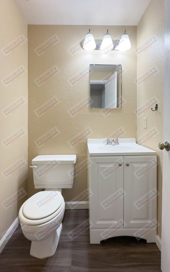Building Photo - Townhouse in Westover