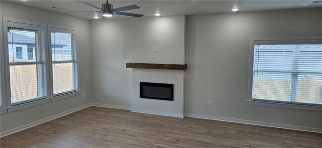 Building Photo - 5910 SW Coywolf St