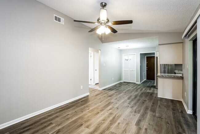 Building Photo - 813 Regal Palm Ct