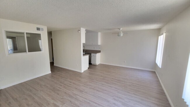 Foto del edificio - 5461 Kester Ave