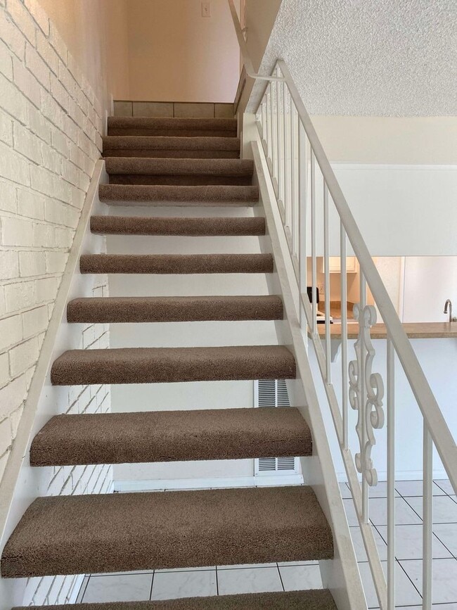 Building Photo - Fantastic Renovated 2 story - 2 bed + 1 ba...
