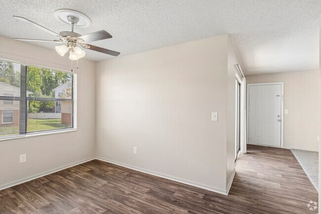 3BR, 2BA - 1,250SF - Dining Area - Whispering Pines