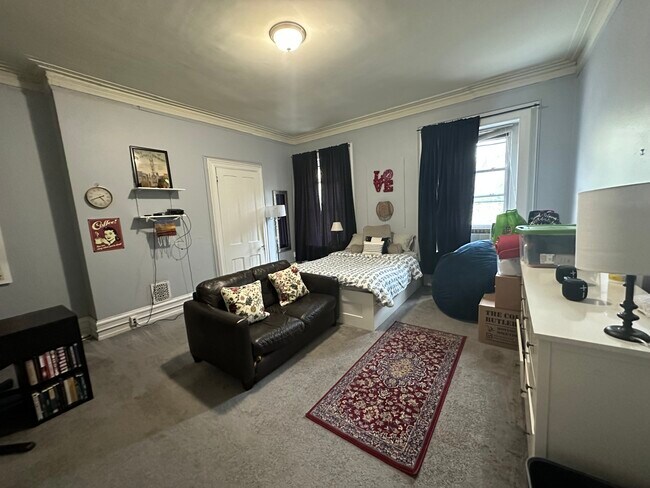 Building Photo - 4047 Spruce St