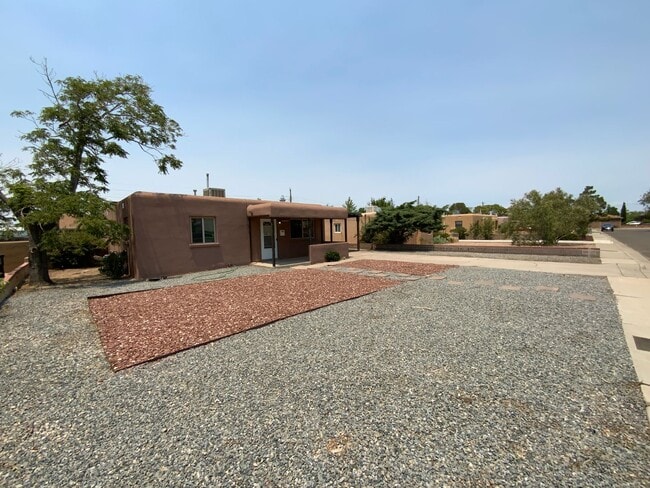 Foto del edificio - 2 Bedroom Single Story Home Available Near...