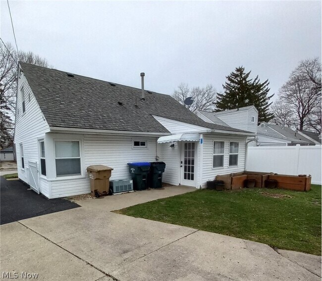 1318 Myrtle Ave, Cuyahoga Falls, OH 44221 House Rental in Cuyahoga