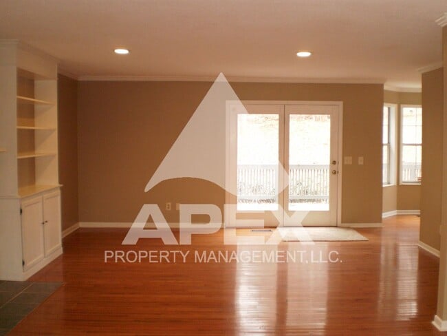 Building Photo - Spacious 3 Bd - 2.5 Ba  Cottage Style 2-St...
