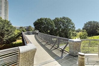 Building Photo - 934 E Heights Hollow Ln