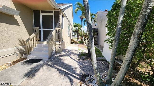 Foto del edificio - 6118 Montego Bay Loop