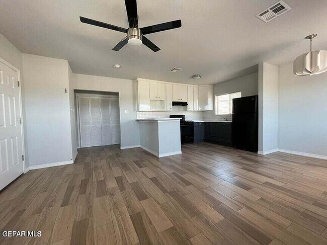 Foto del edificio - 9467 Landry McKee Ln