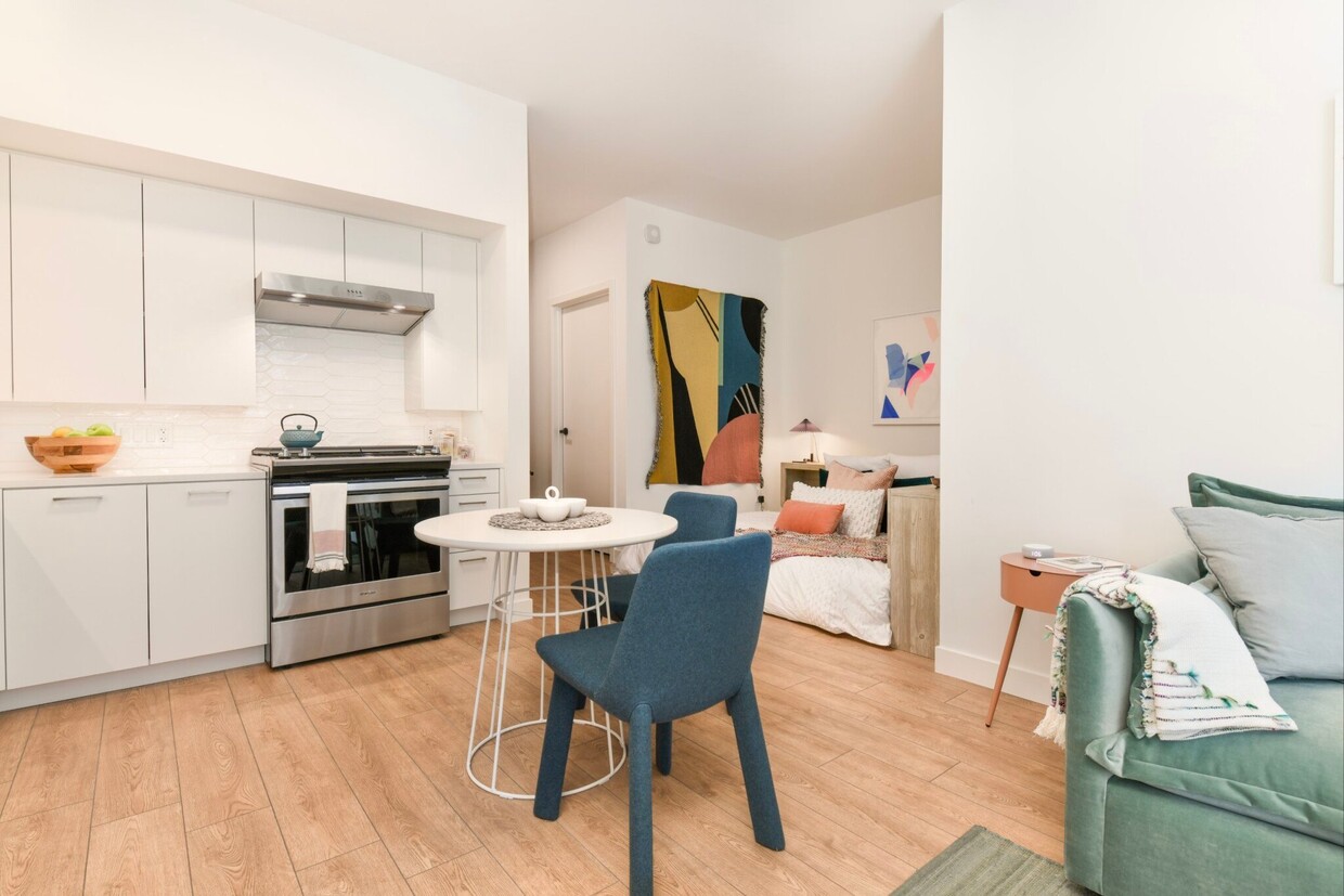 Photo - 850 W Madison St (Chicago, IL)