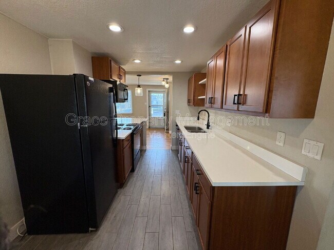 Foto del edificio - 1673 S Benton St