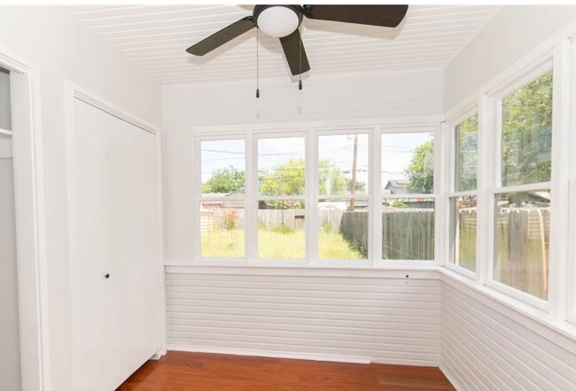 Foto del edificio - 1214 Logan Ave